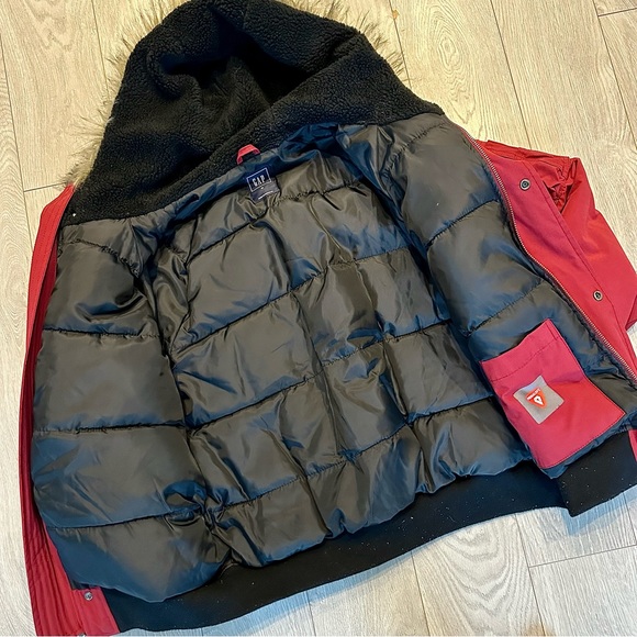 Men’s Gap Winter Bomber Jacket with Faux Fir Hood. Size M - Picture 4 of 5